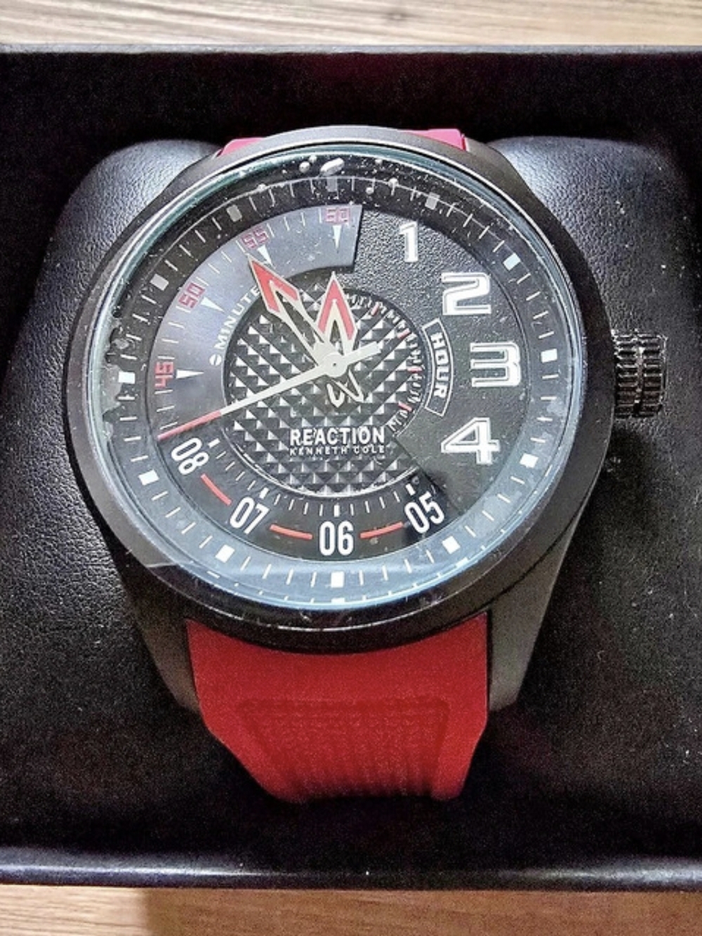 Kenneth Cole Reaction Men's Red Silicone Strap Watch. Battery Need Replacemenr